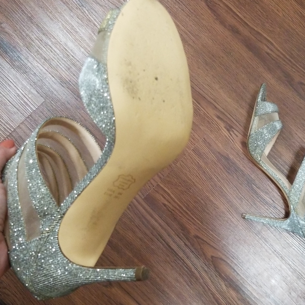 High Heels - Picture 4 of 5